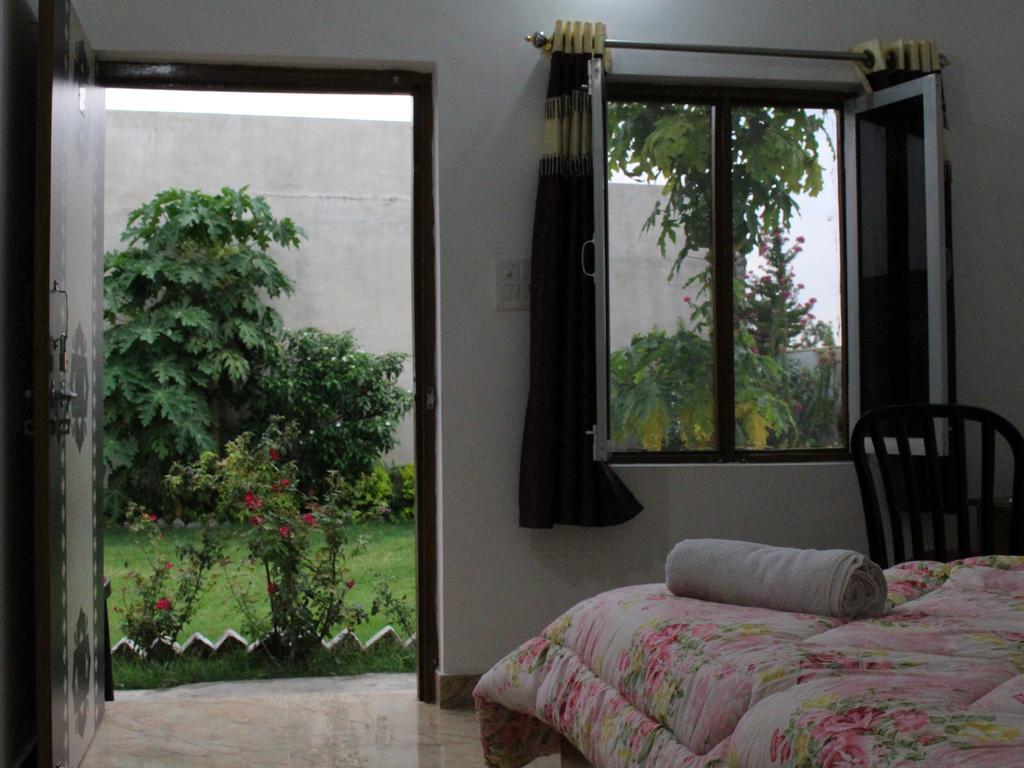 Prem Home Stay Кхаджурахо Экстерьер фото
