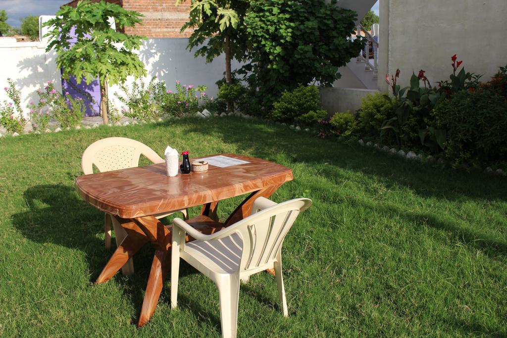 Prem Home Stay Кхаджурахо Экстерьер фото
